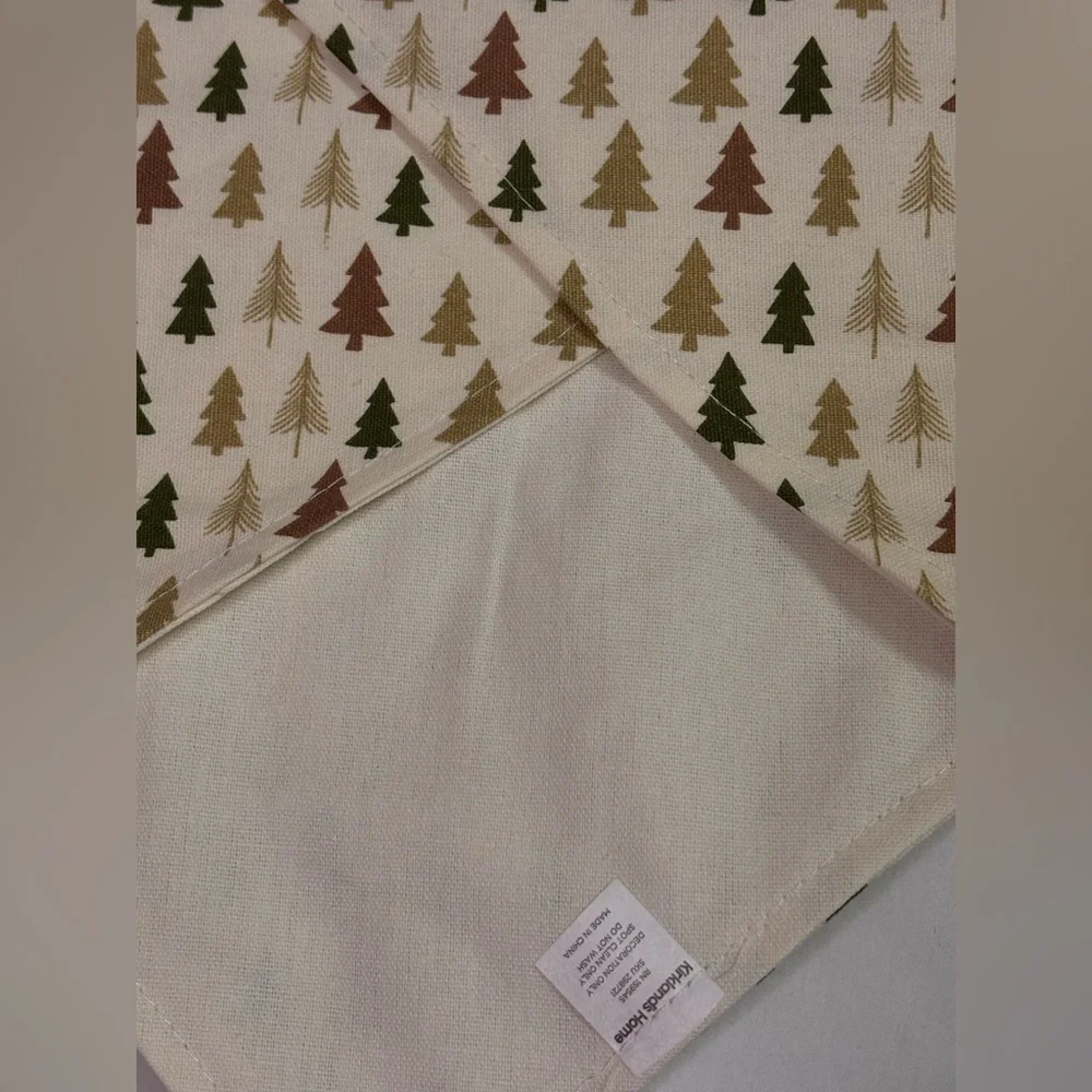KIRKLAND’S HOME CHRISTMAS COLLECTION Christmas Tree Pattern Pet Bandana 22”x10”